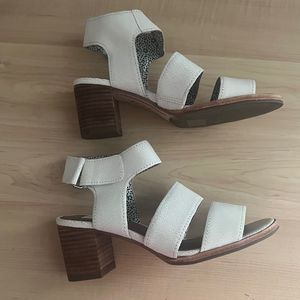 Ellen Degeneres Leather Sandals | White Sandals | Women's shoes size 6